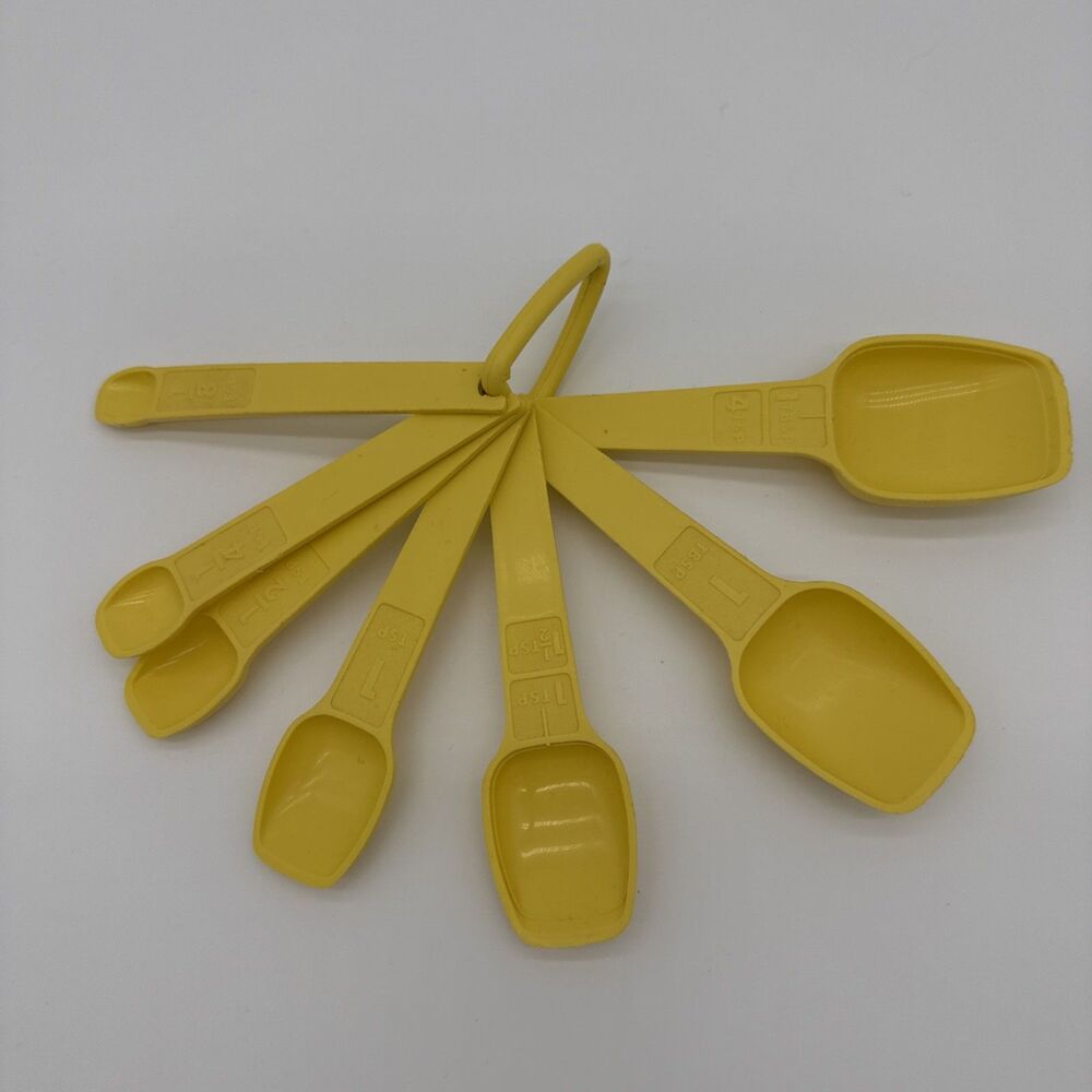 Vintage Tupperware Measuring Spoons Yellow with D-Ring Nesting Set of 7